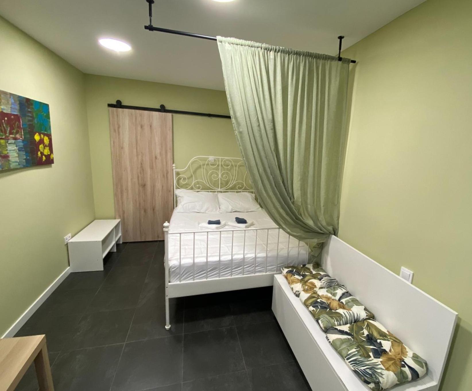 Nirvana'S Compact Studio Apartment Tesalonika Bagian luar foto